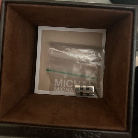 Watch - Picture 2 of 4